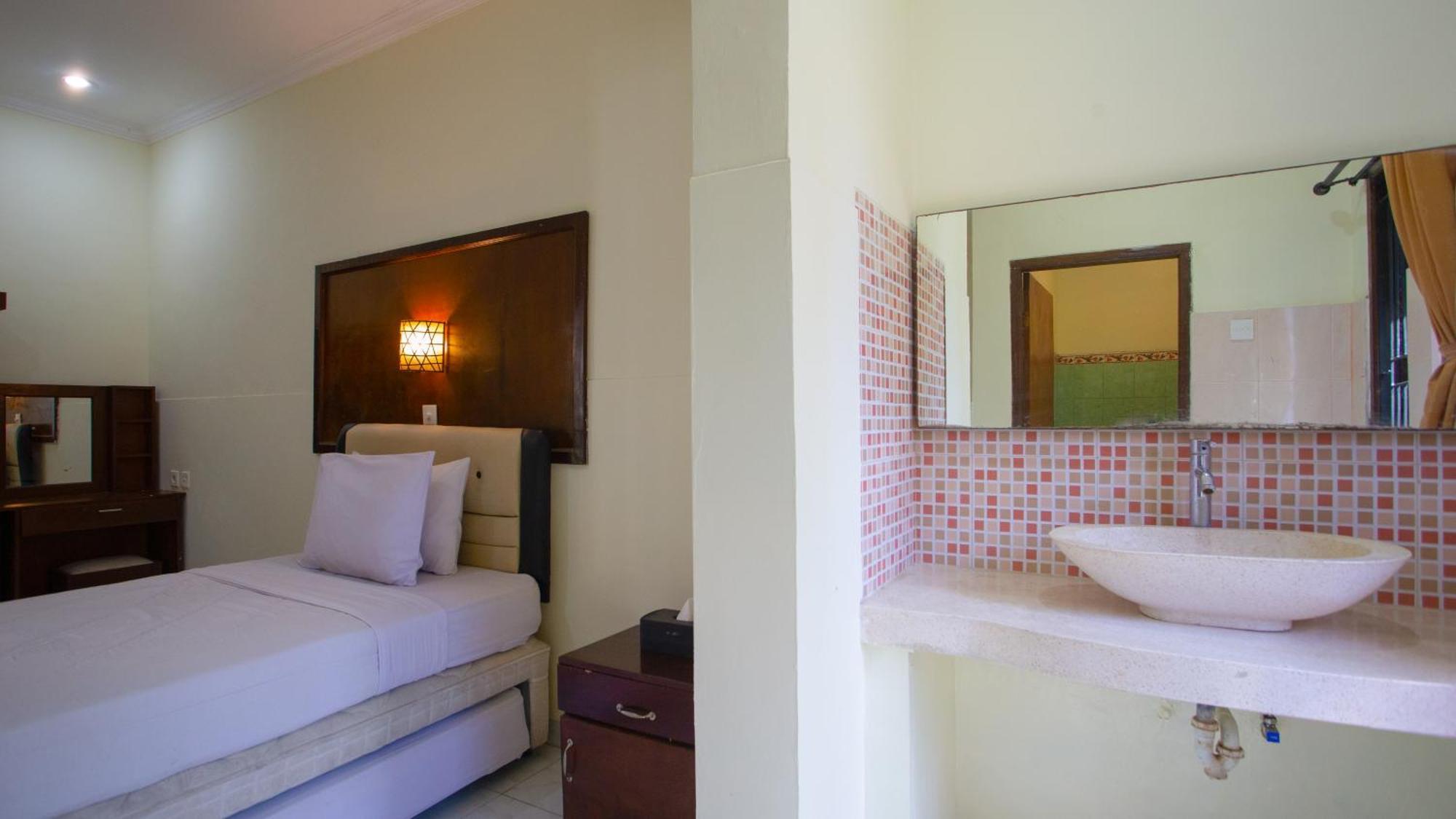 Teges Inn Kuta Кута Екстер'єр фото